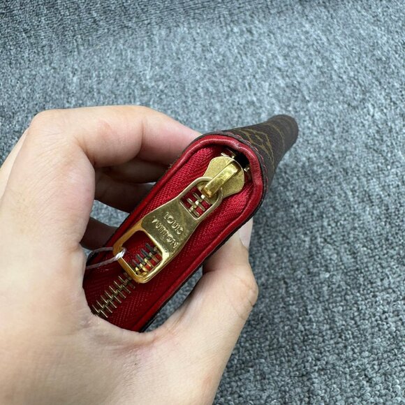 Louis Vuitton Leather Wallet 385-081325 - Picture 9 of 14